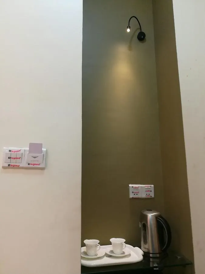 Hotel Shwe Ni Янгон