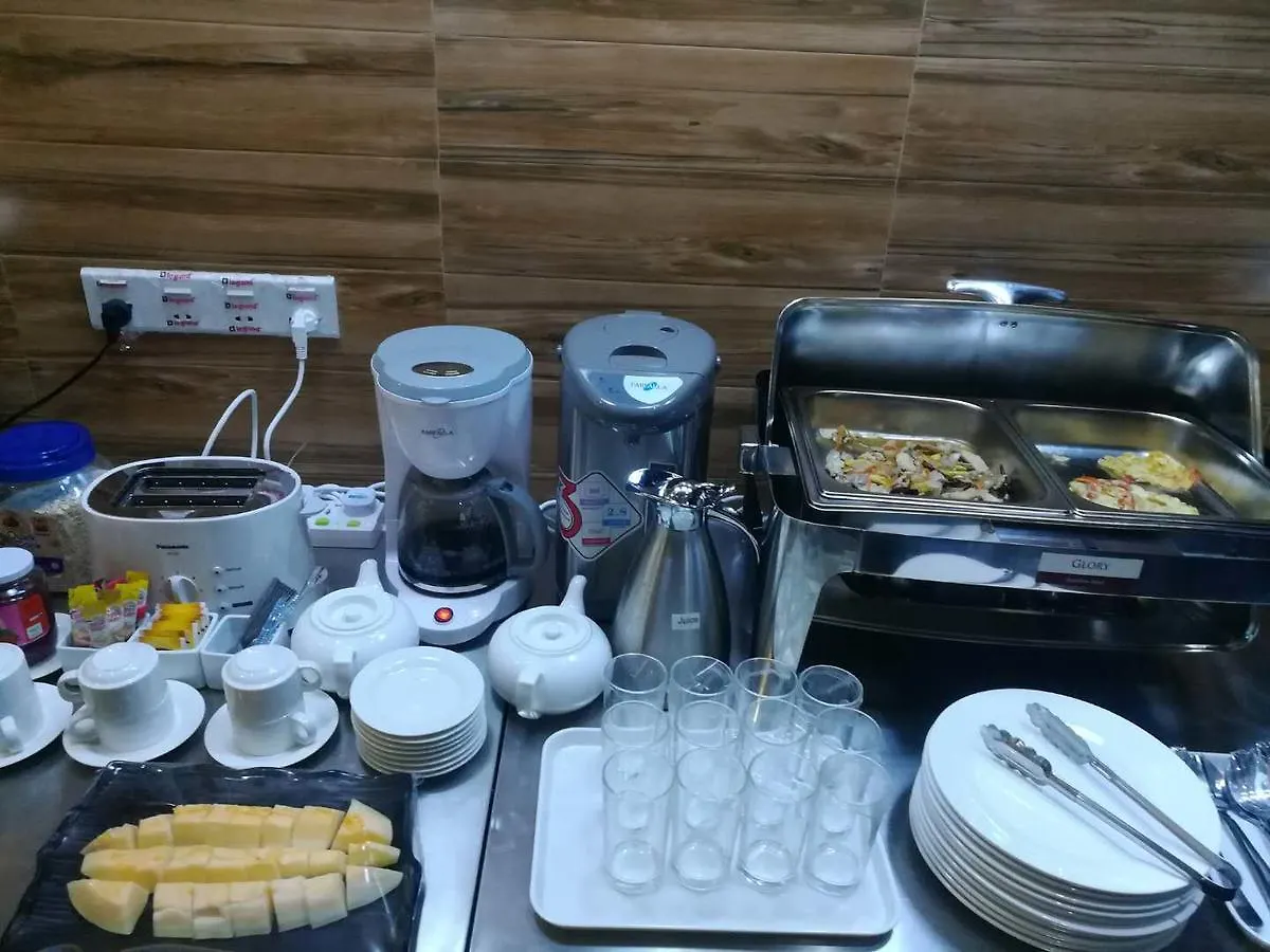 Hotel Shwe Ni Янгон