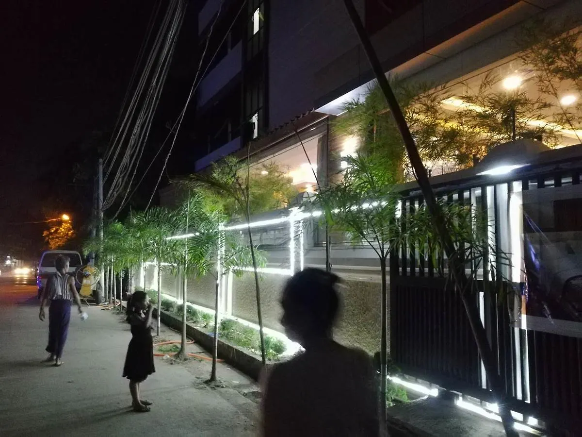 Hotel Shwe Ni Янгон