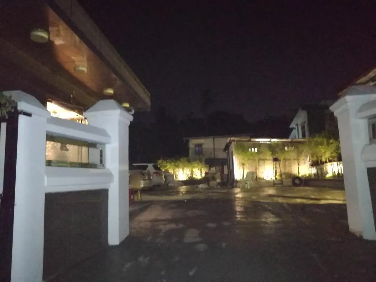 Hotel Shwe Ni Янгон