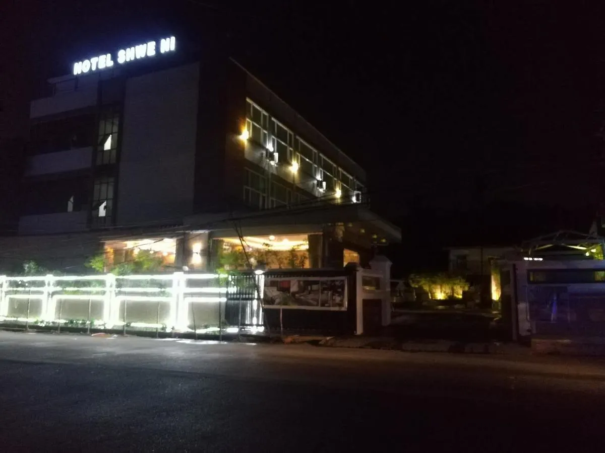 Hotel Shwe Ni Янгон 3*,