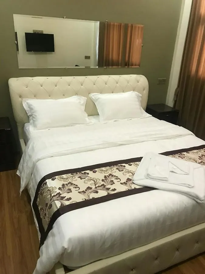 Hotel Shwe Ni Янгон