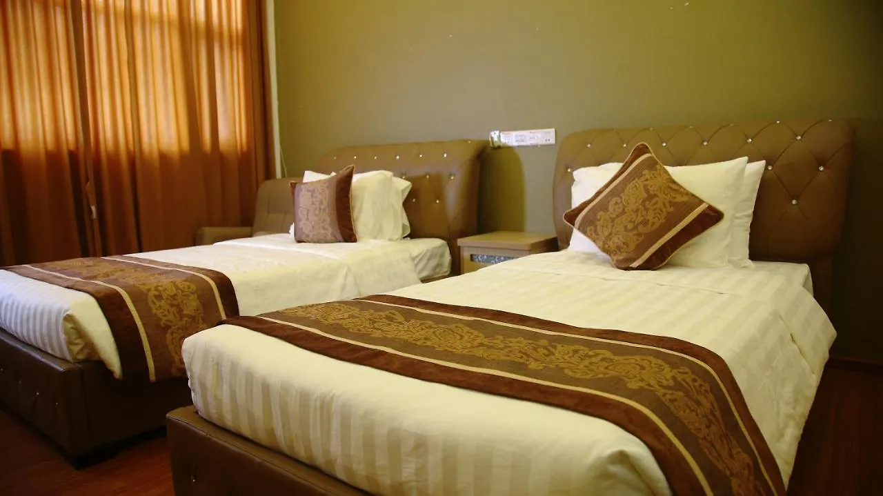 Hotel Shwe Ni Янгон 3*,