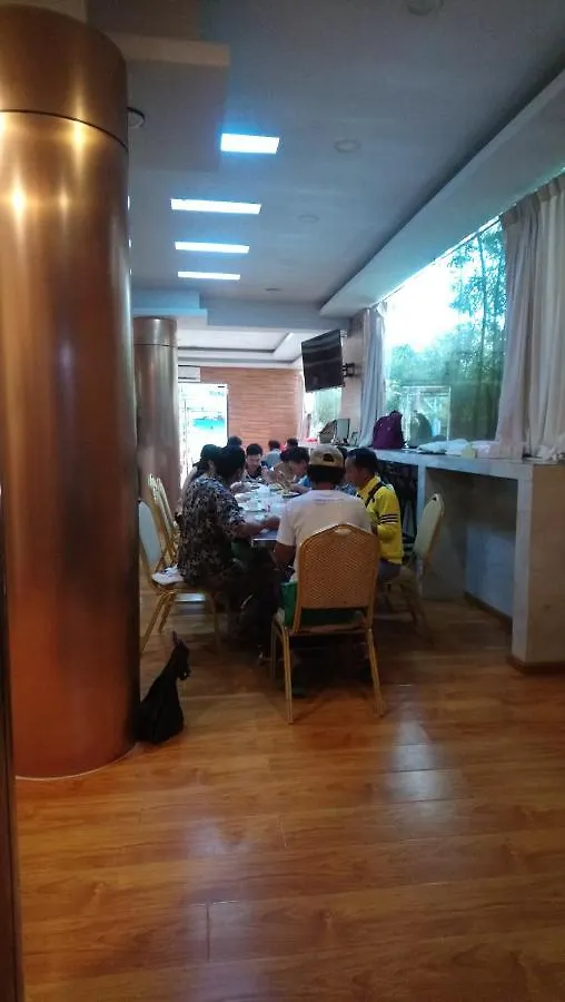 Hotel Shwe Ni Янгон